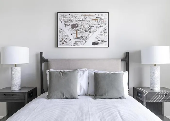 Apartment Landing Modern With Amazing Amenities