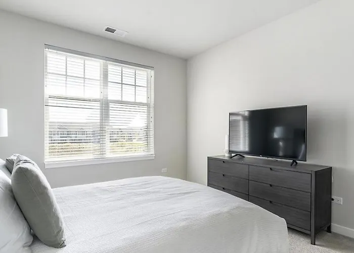 Apartment Landing Modern With Amazing Amenities *