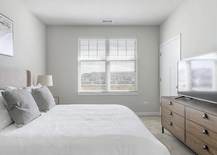 Landing Modern With Amazing Amenities Apartment