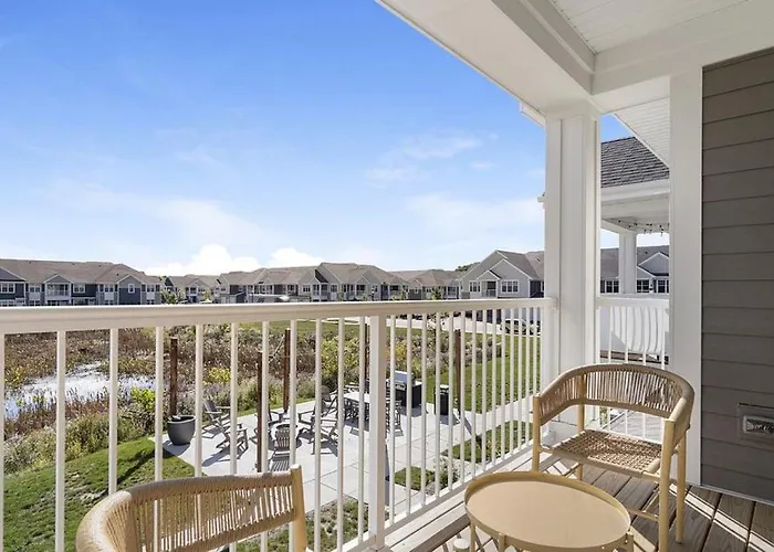 Apartment Landing Modern With Amazing Amenities West Dundee